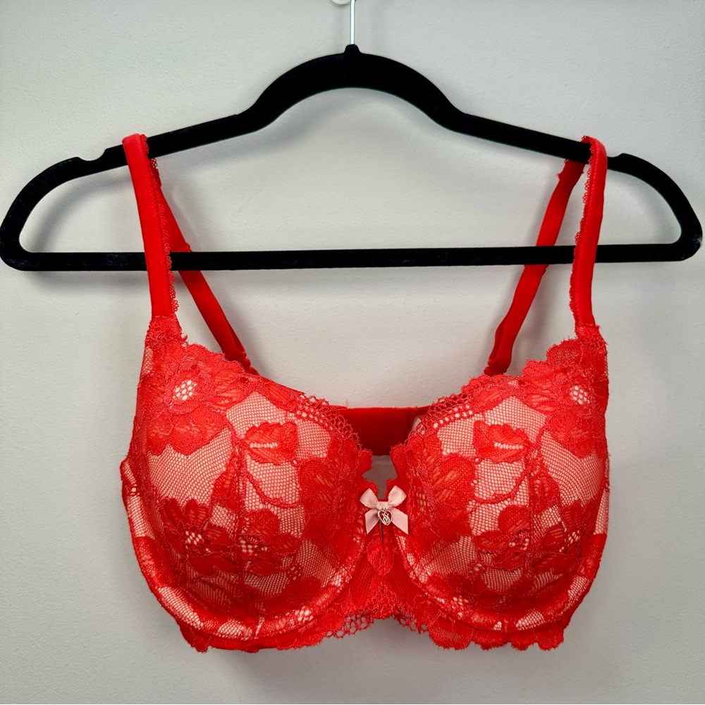 Victoria’s Secret Body by Victoria Red Lace Lined Demi